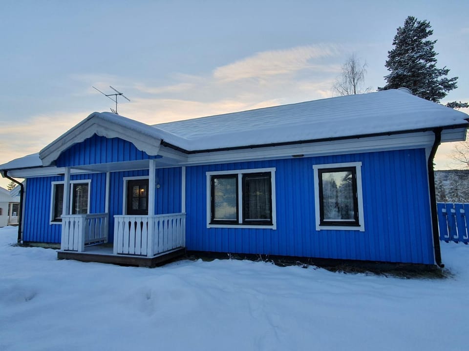 Property building, Day, Winter