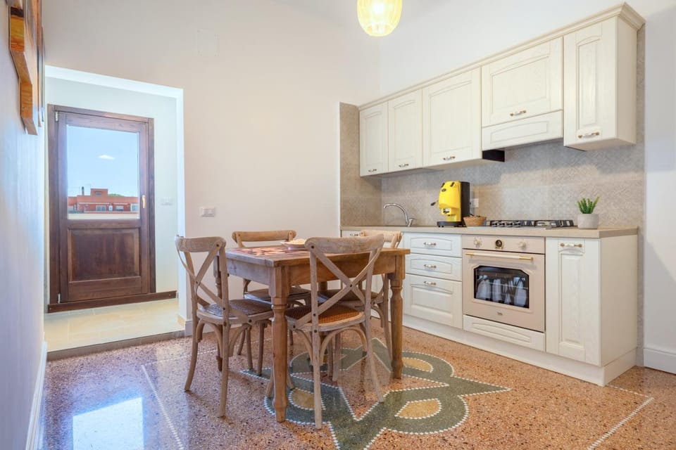 Property building, Kitchen or kitchenette, Living room