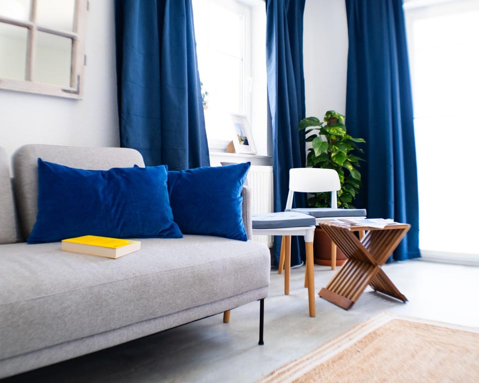 Photo of the whole room, Seating area