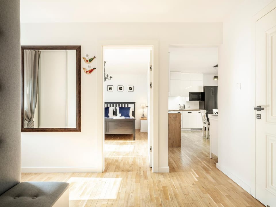 Day, Decorative detail, Bedroom, furniture, internet, kitchen