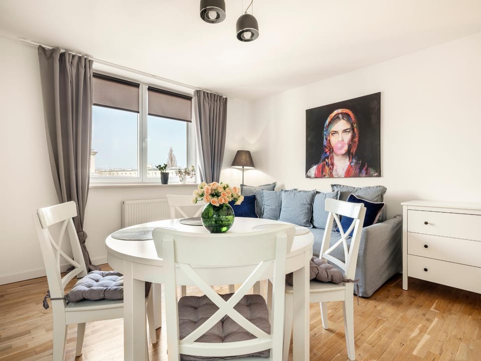 Day, View (from property/room), Living room, Photo of the whole room, Decorative detail, Dining area, internet, locker