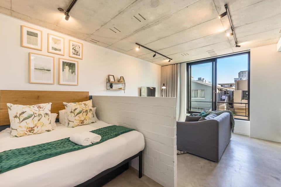 Four on 0 1D Apartment in Sea Point