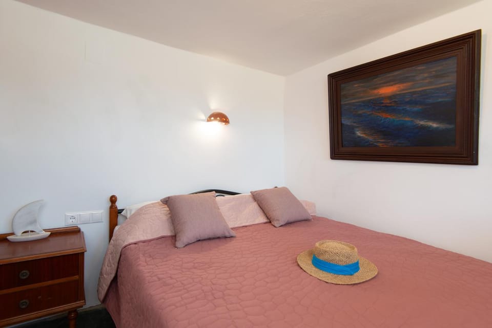 Bed, Photo of the whole room, Decorative detail, Bedroom