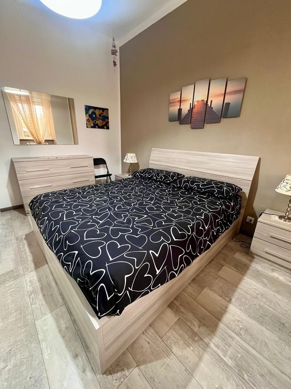 Bed, Photo of the whole room, Bedroom