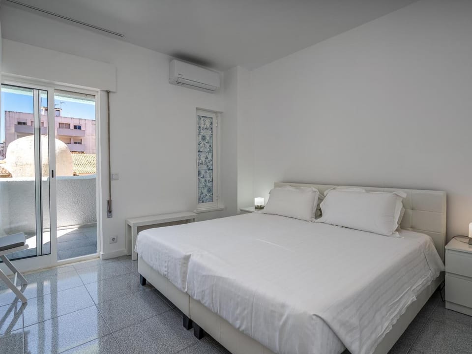 Bed, Photo of the whole room, Bedroom, air conditioner