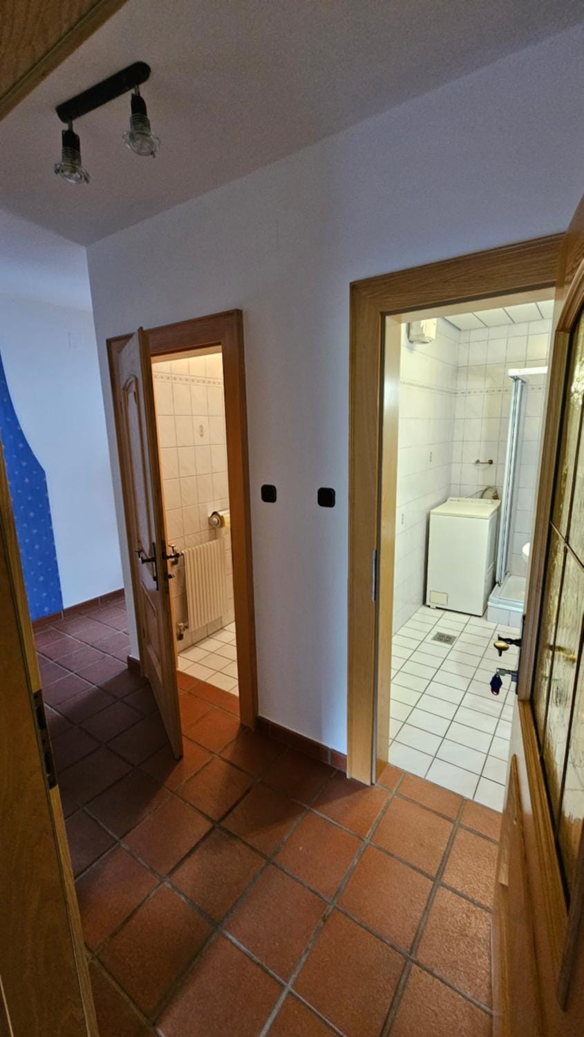 Shower, Toilet