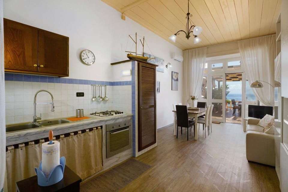 Property building, Kitchen or kitchenette, Living room
