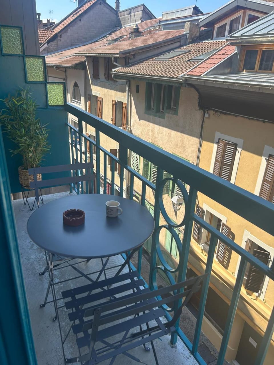 Property building, Balcony/Terrace, Balcony/Terrace