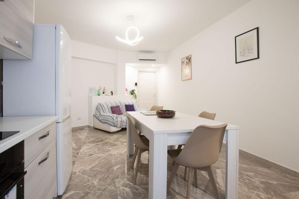 Kitchen or kitchenette, Living room, Seating area, Dining area, stove