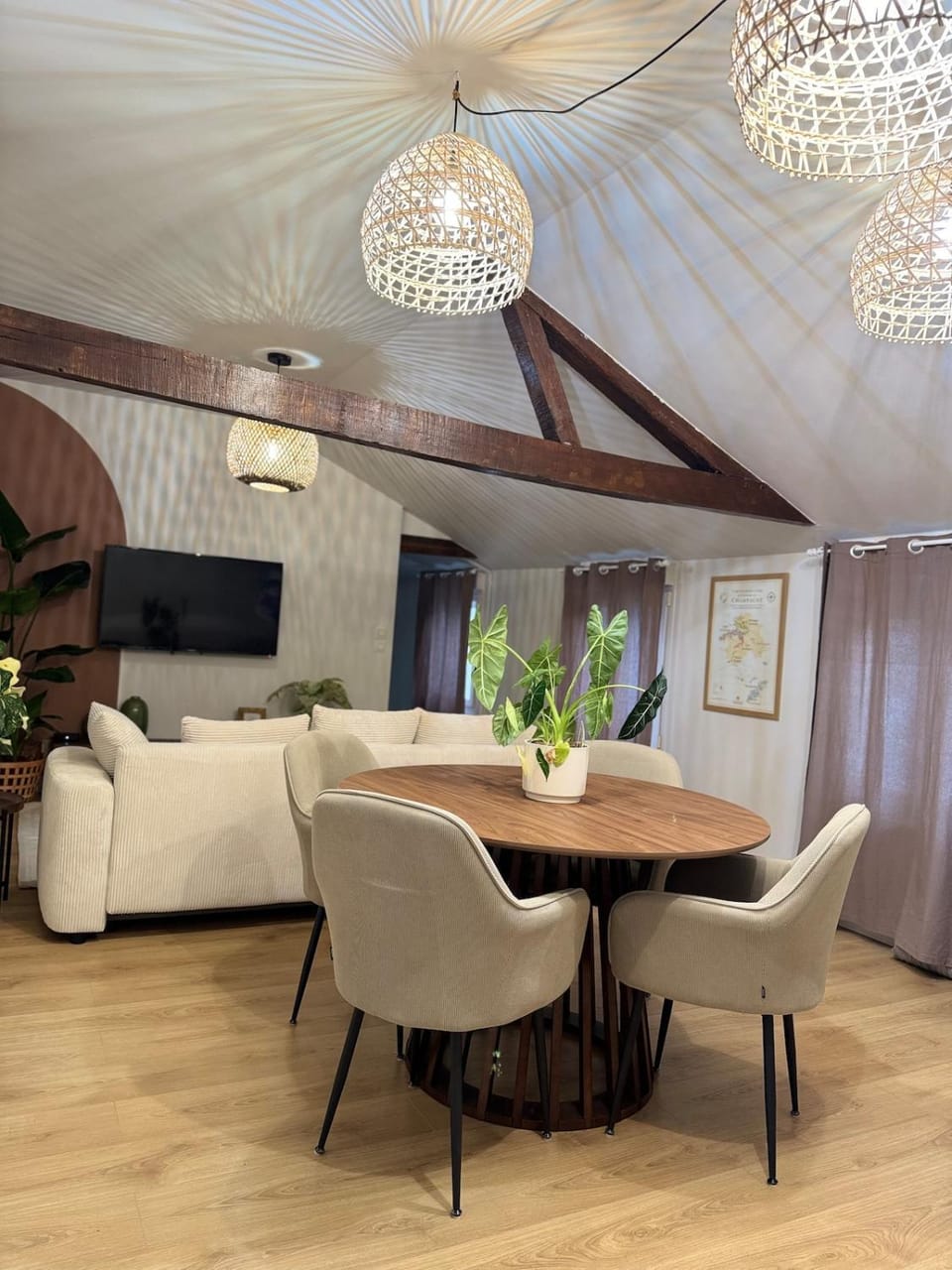 Living room, Dining area