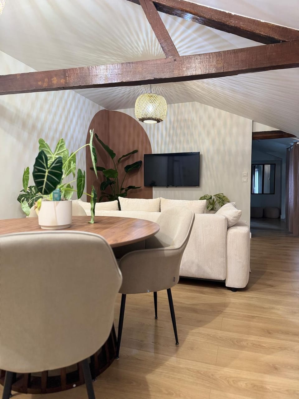 Living room, Dining area
