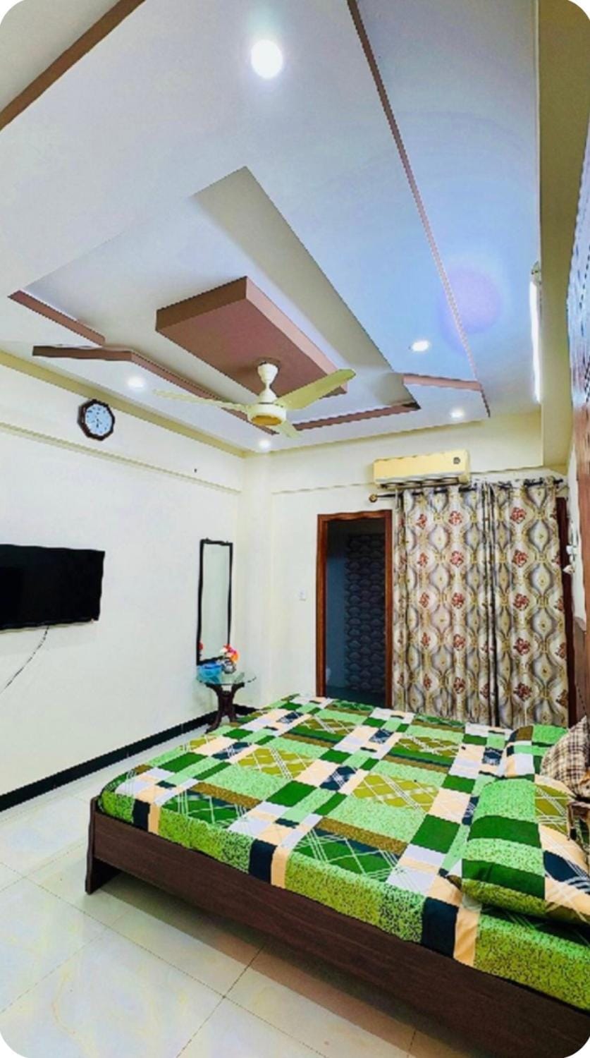 2BR Private Kitchen 43 TV Fridge Dispensor etc Apartment in Karachi