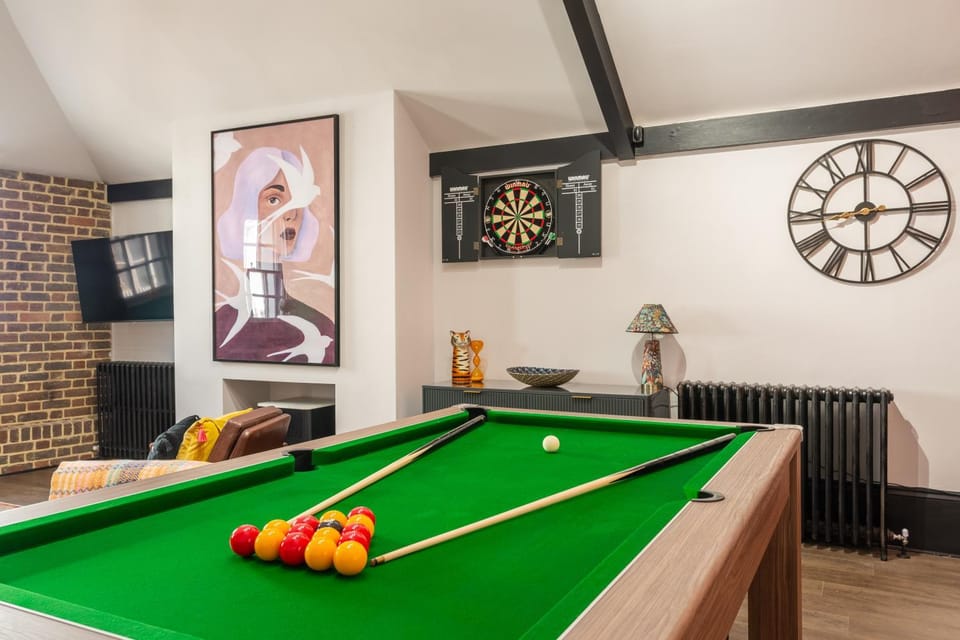Billiard, Darts, Game Room, pet friendly