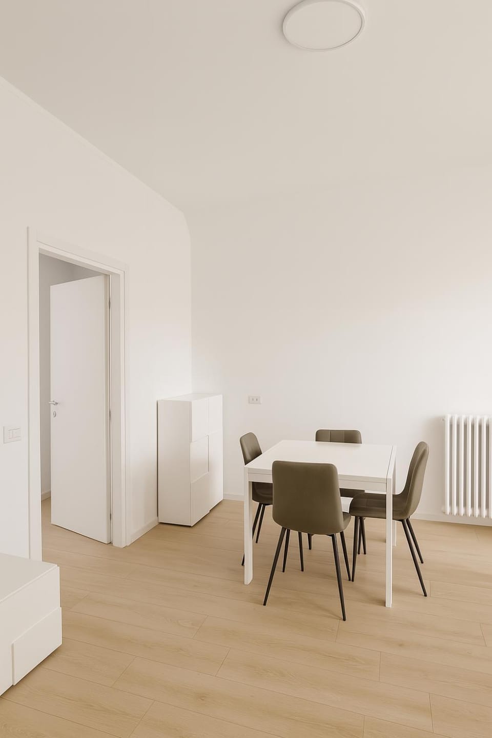 Living room, Seating area, Dining area, internet
