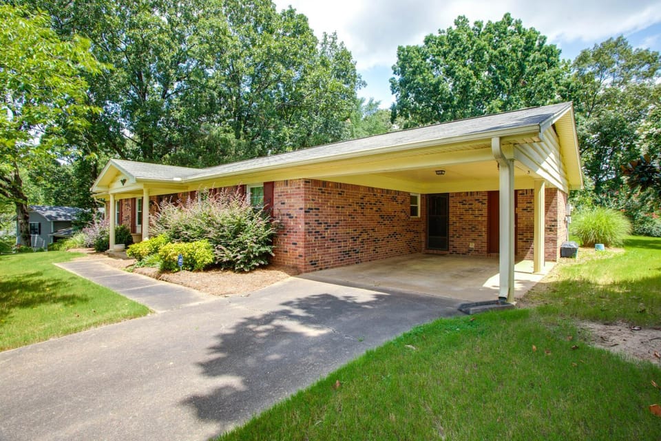 2 Mi to Square, 3 Mi to Ole Miss: Oxford Getaway! House in Oxford