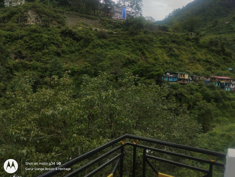 Mountain view, Family, Quiet street view, internet