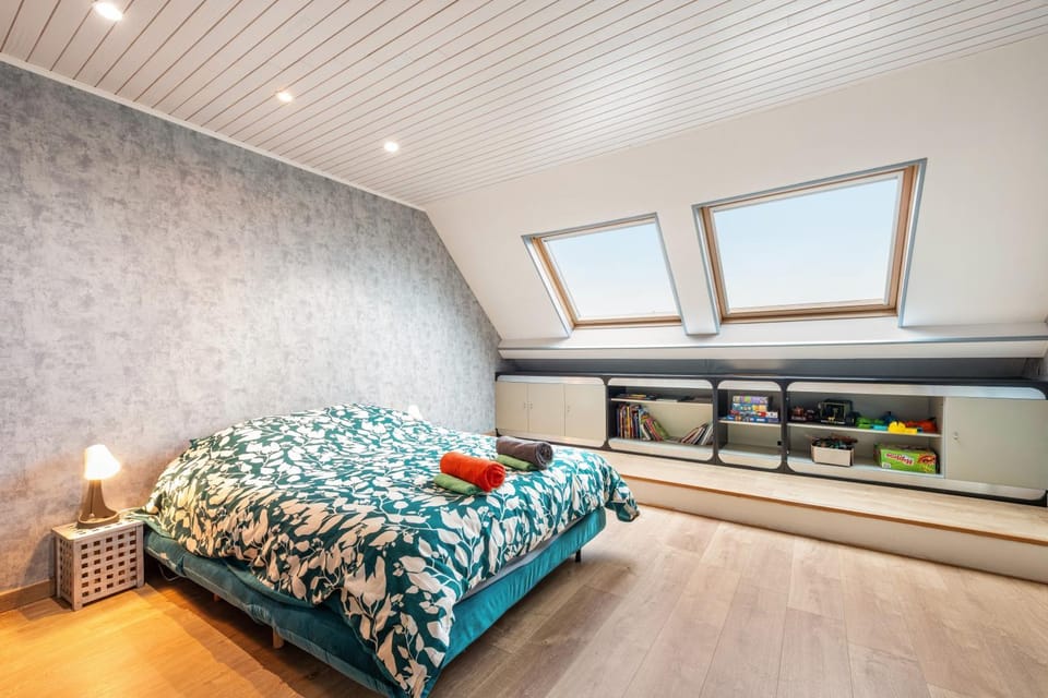 Property building, Living room, Bedroom