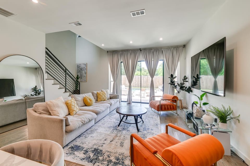 Modern & Spacious Home 3 Mi to Downtown Dallas! House in Dallas