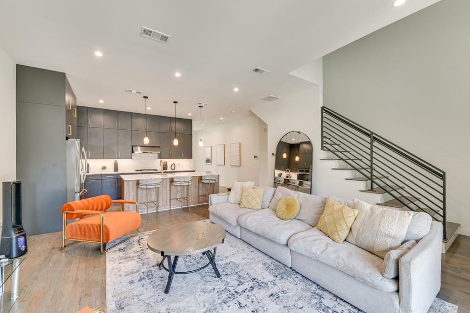 Modern & Spacious Home 3 Mi to Downtown Dallas! House in Dallas