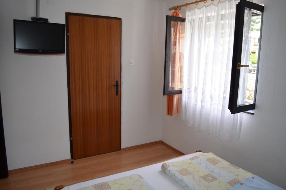 Bed, TV and multimedia