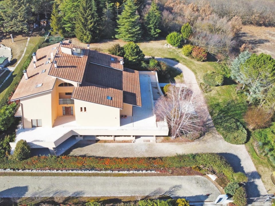 Property building, Day, Neighbourhood, Bird's eye view