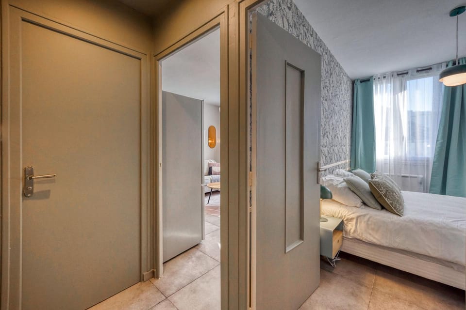 Bed, Photo of the whole room, Bedroom, towels, wardrobe