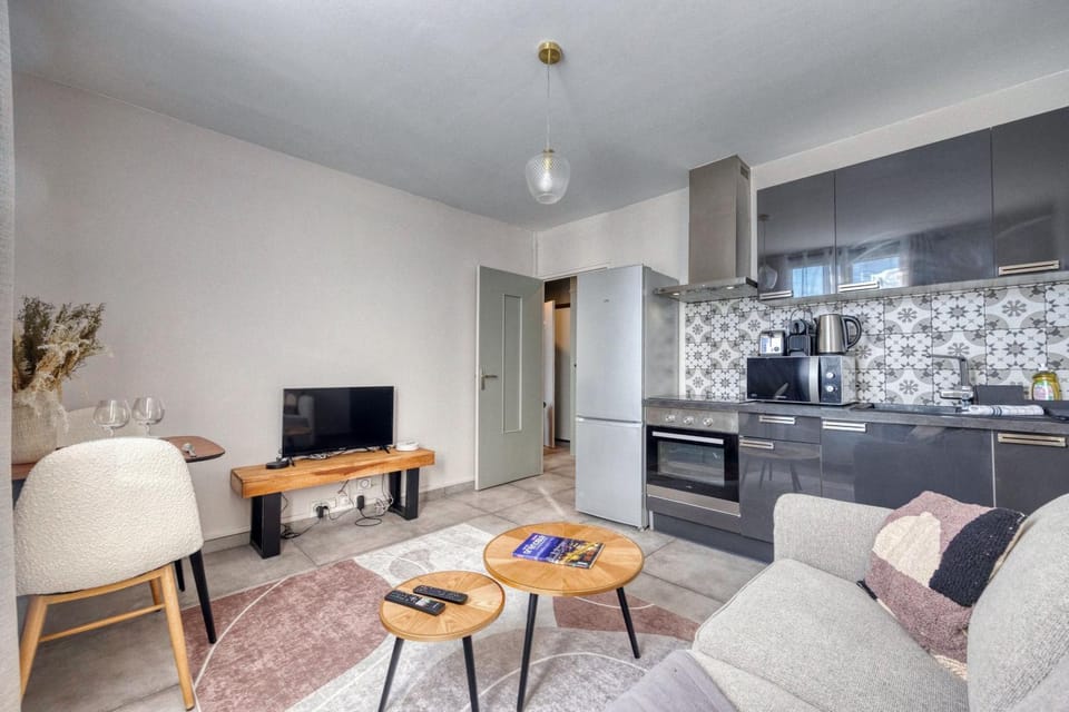 TV and multimedia, Kitchen or kitchenette, Living room, Seating area, Dining area, dishwasher, minibar, oven, pet friendly, stove