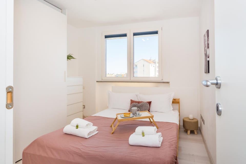 Navigli Suite Panoramica Terrazzo Free Parking AC Wifi Apartment in Milan