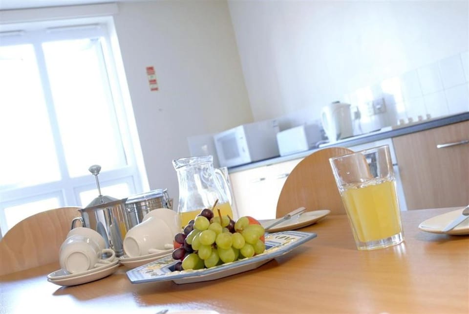 Kitchen or kitchenette, Food, Breakfast