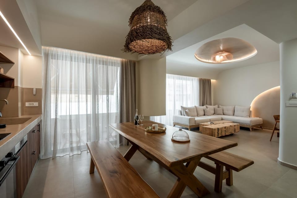 Kitchen or kitchenette, Living room, Seating area, Dining area