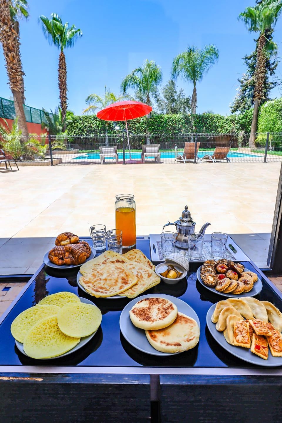 Garden, Breakfast