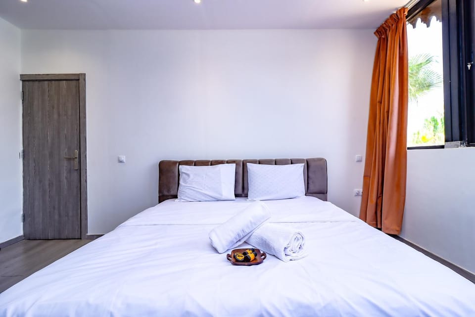 Bed, Bedroom, towels