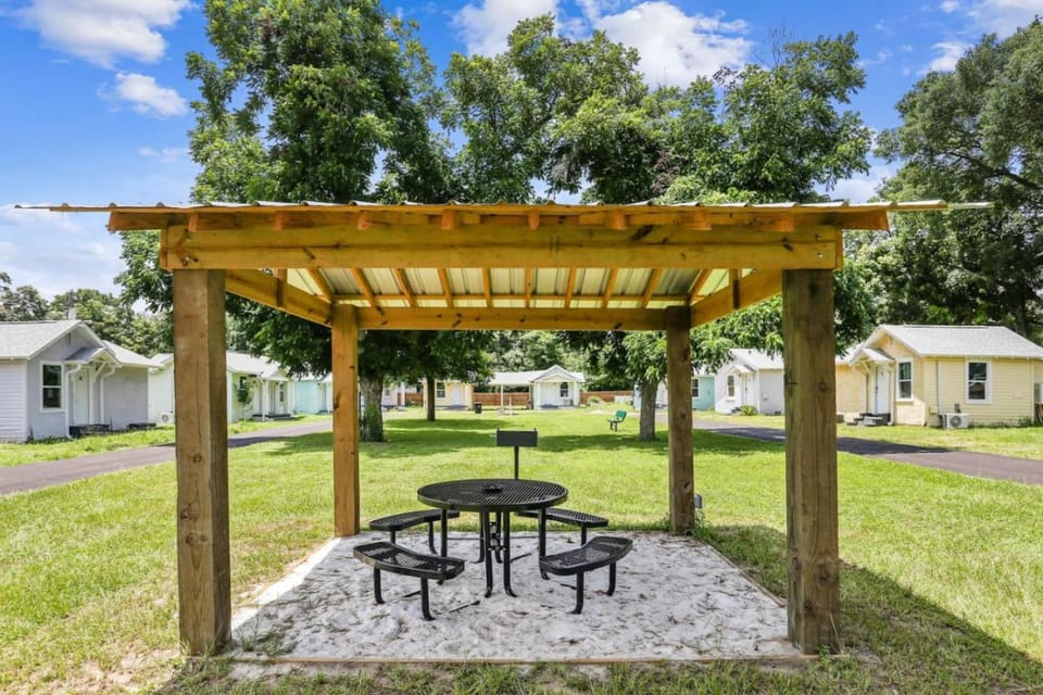 Unit 15 Cozy Studio Retreat Near Downtown Pensacola Country House in Alabama