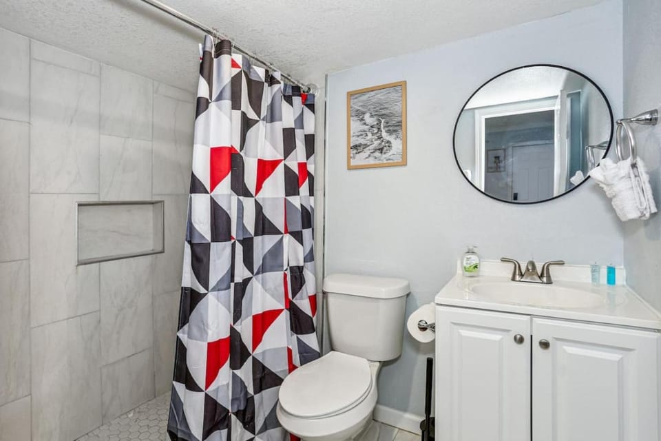 Unit 15 Cozy Studio Retreat Near Downtown Pensacola Country House in Alabama