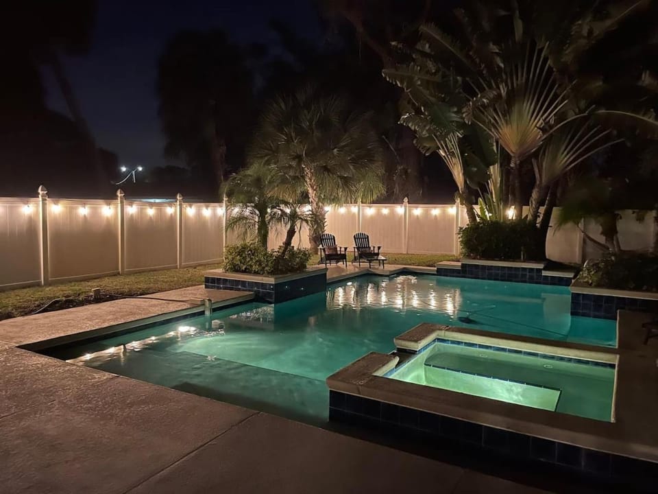 Sleeps 8 2King 1Queen 2twin Pool Pickleball Beach River House in Melbourne