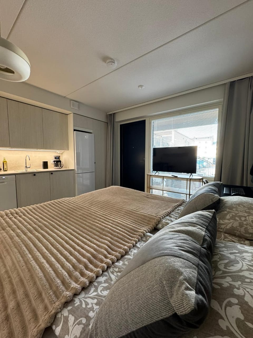 TV and multimedia, Kitchen or kitchenette, Photo of the whole room, Bedroom