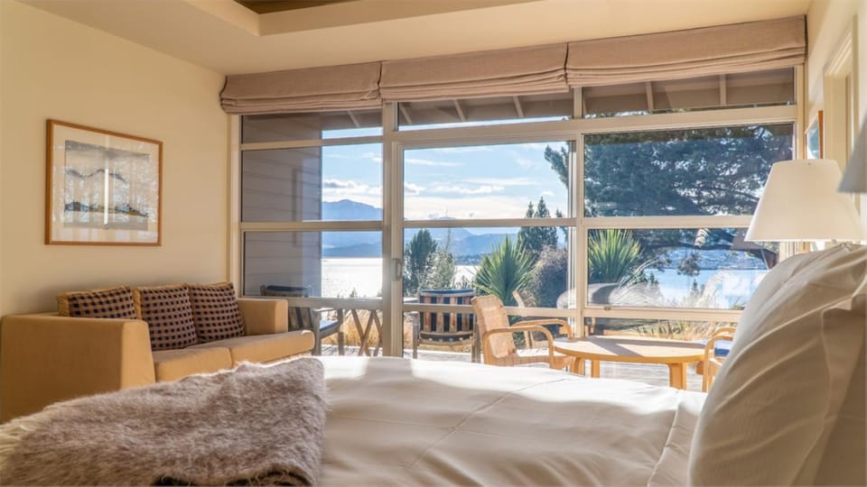 Strikingly designed in timber and glass Apartment in Wanaka