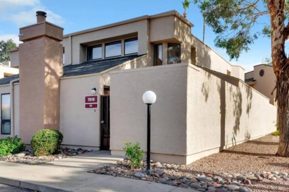 Sabino Canyon Condo with a Pool and Spa House in Tucson