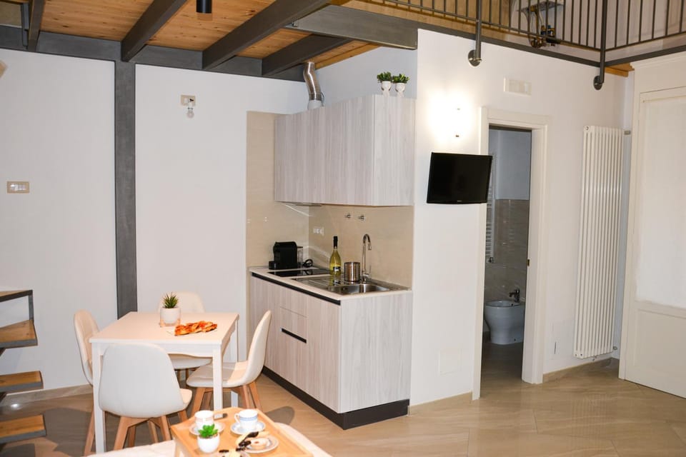 TV and multimedia, Coffee/tea facilities, Kitchen or kitchenette, Dining area, minibar, oven, stove