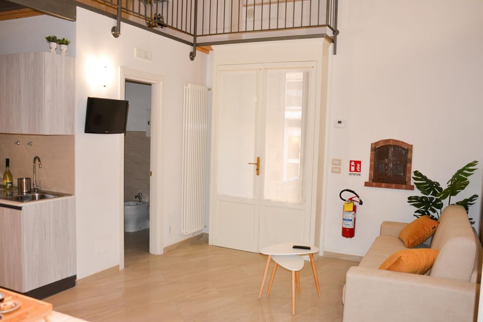 TV and multimedia, Kitchen or kitchenette, Living room, Seating area, Dining area