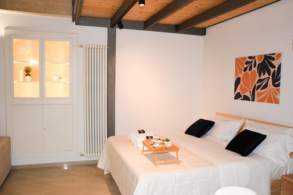 Bed, Living room, Photo of the whole room, Bedroom