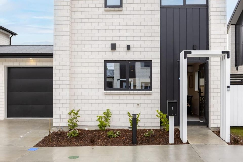 Trentham Stylish 2-BR Retreat House in Wellington Region