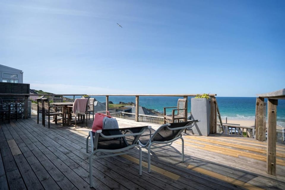 Patio, Natural landscape, View (from property/room), Balcony/Terrace, Seating area, Sea view, sunbed