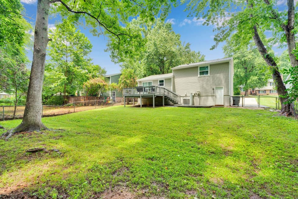 Game Room in Uptown, 3BR Sleeps 7, Pet-Friendly, Fenced Backyard With Deck House in Mint Hill
