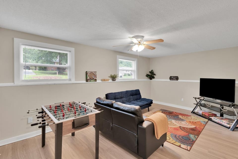 Game Room in Uptown, 3BR Sleeps 7, Pet-Friendly, Fenced Backyard With Deck House in Mint Hill