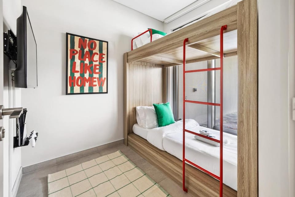 Bedroom, bunk bed