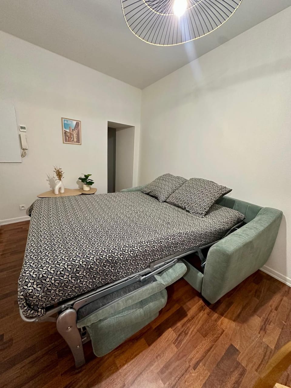Bed, Living room