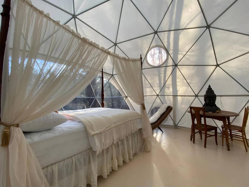 Cozy Off-Grid Dome Retreat in the Woods Luxury tent in Lake Oconee