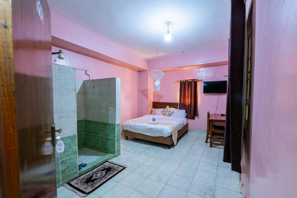 Shower, Bed, Photo of the whole room