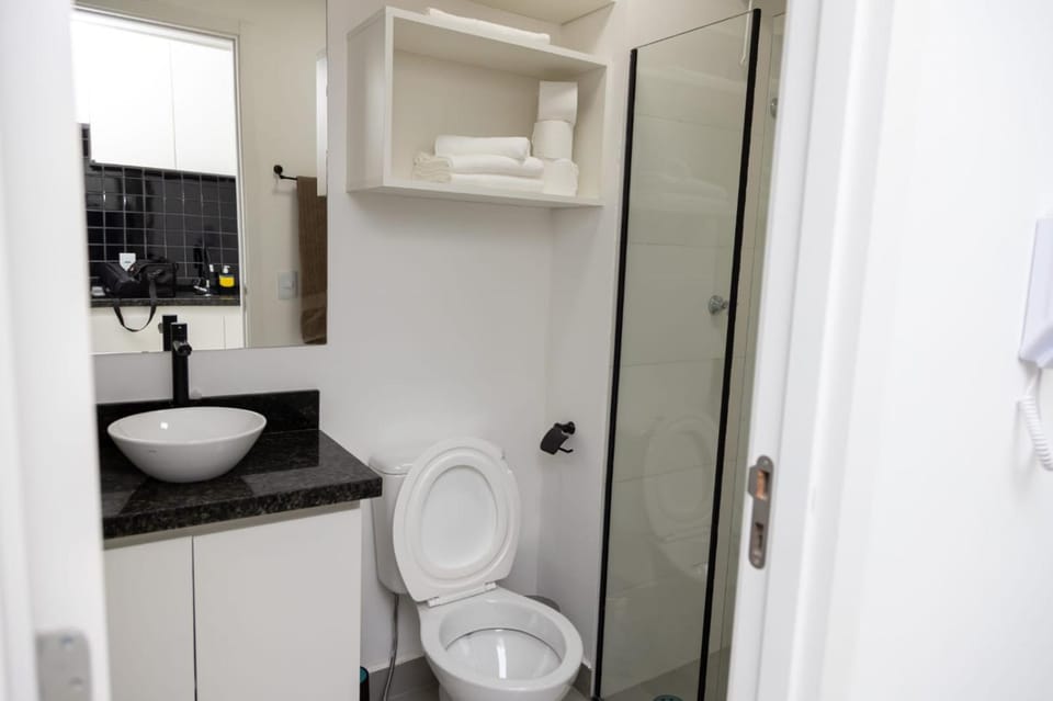 Shower, Toilet, Bathroom, towels
